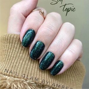*Retired* Color Street: Scot Topic | Dark Green Holographic Glitter Emerald